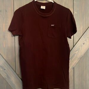 Men’s small maroon Abercrombie & Fitch t shirt